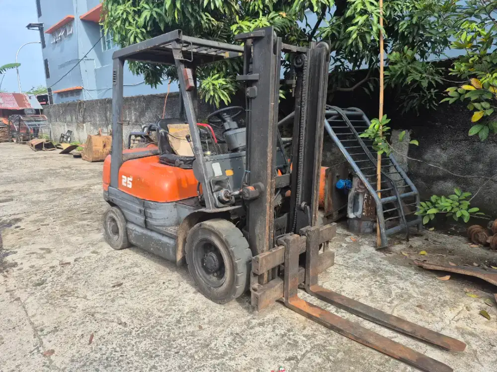 Truk Forklift toyota 2.5 ton