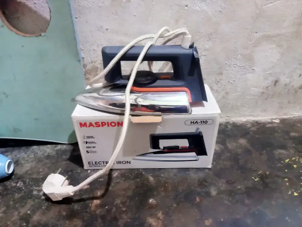 Di jual semua macam setrika warna hitam,silver garansi 5 th wa dan hp