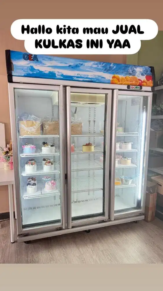 Kulkas showcase GEA 3 pintu
