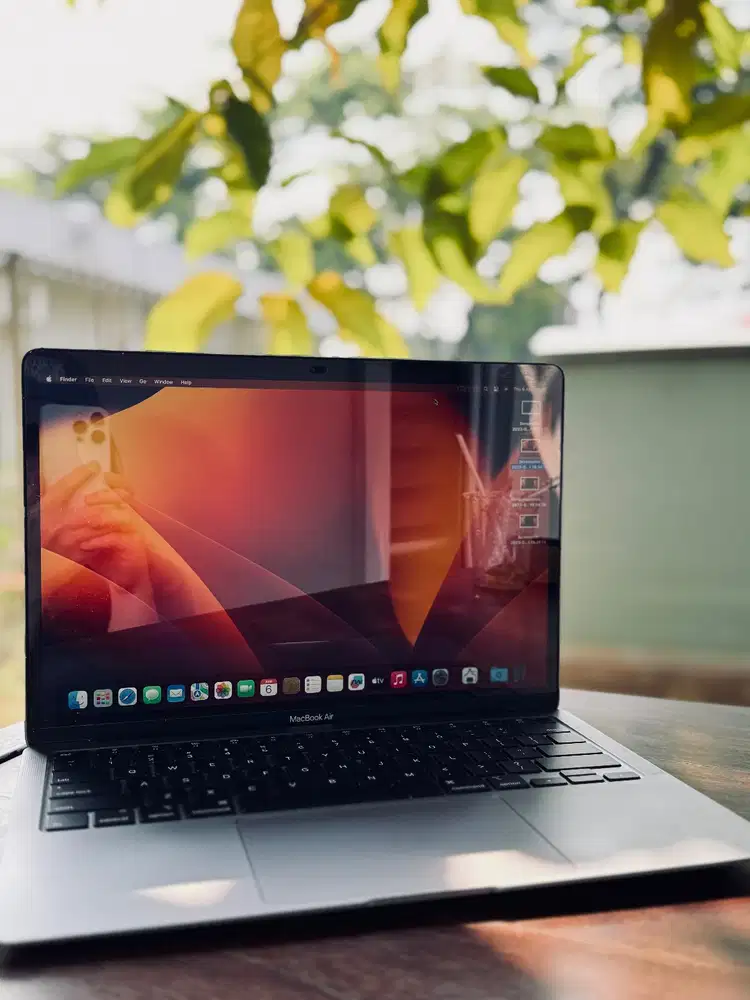 Macbook air 13inch 2020 Retina RAM 8gb Memory 512gb