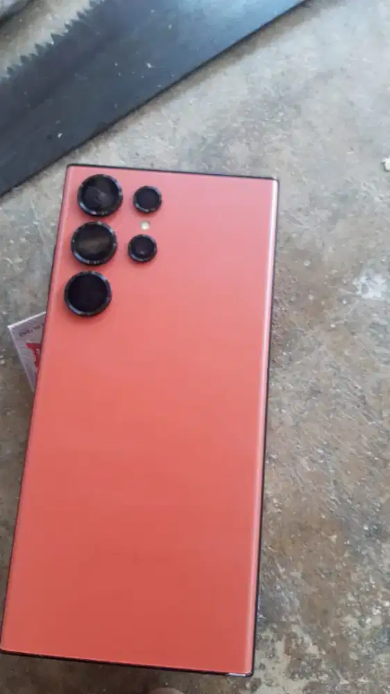 Di jual Samsung s23 ultra masih bagus dan menarik..