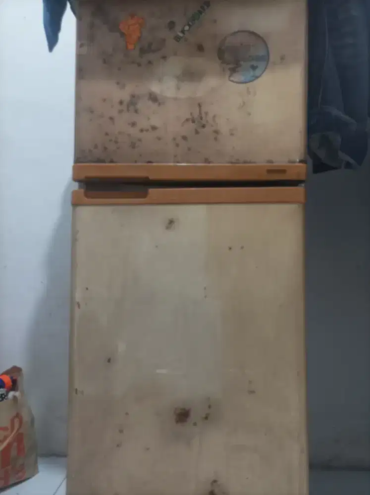 Kulkas Dua Pintu Sharp