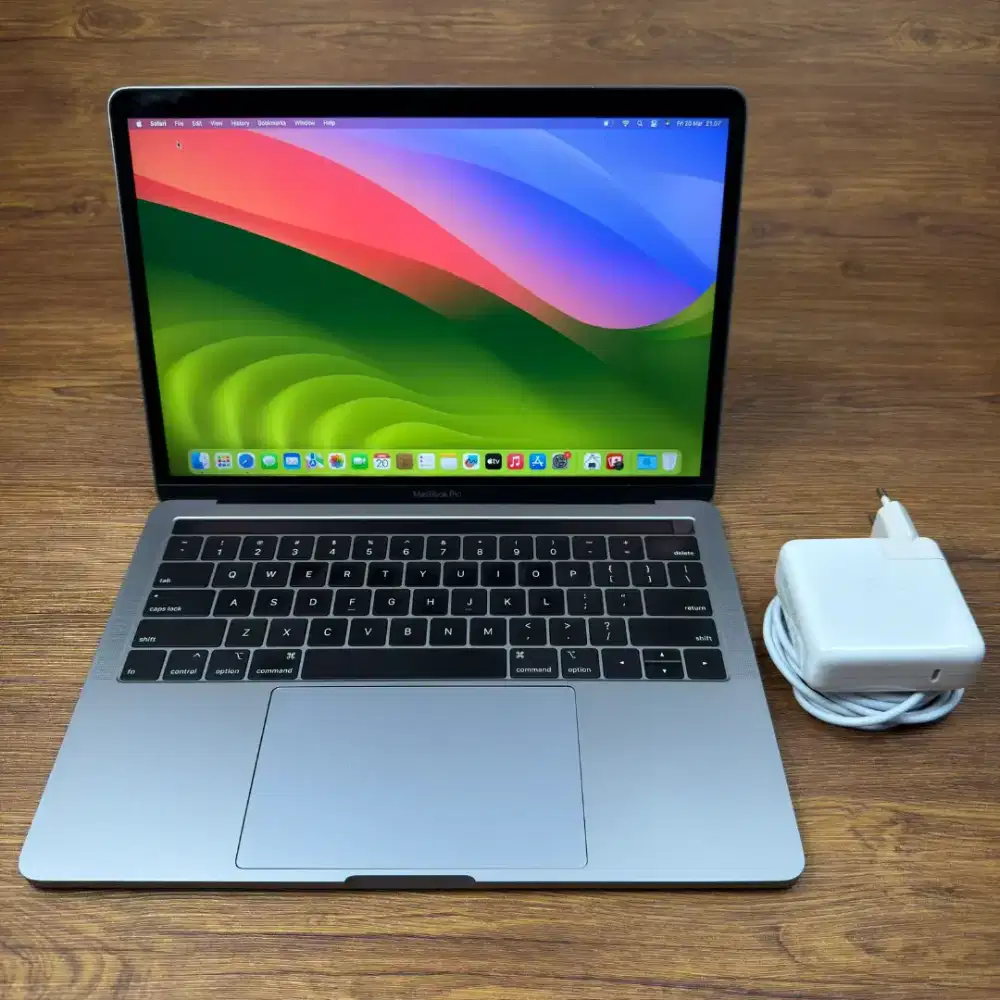 Macbook pro 2019 touchbar ram 16gb ssd 256gb core i7 siap pakai