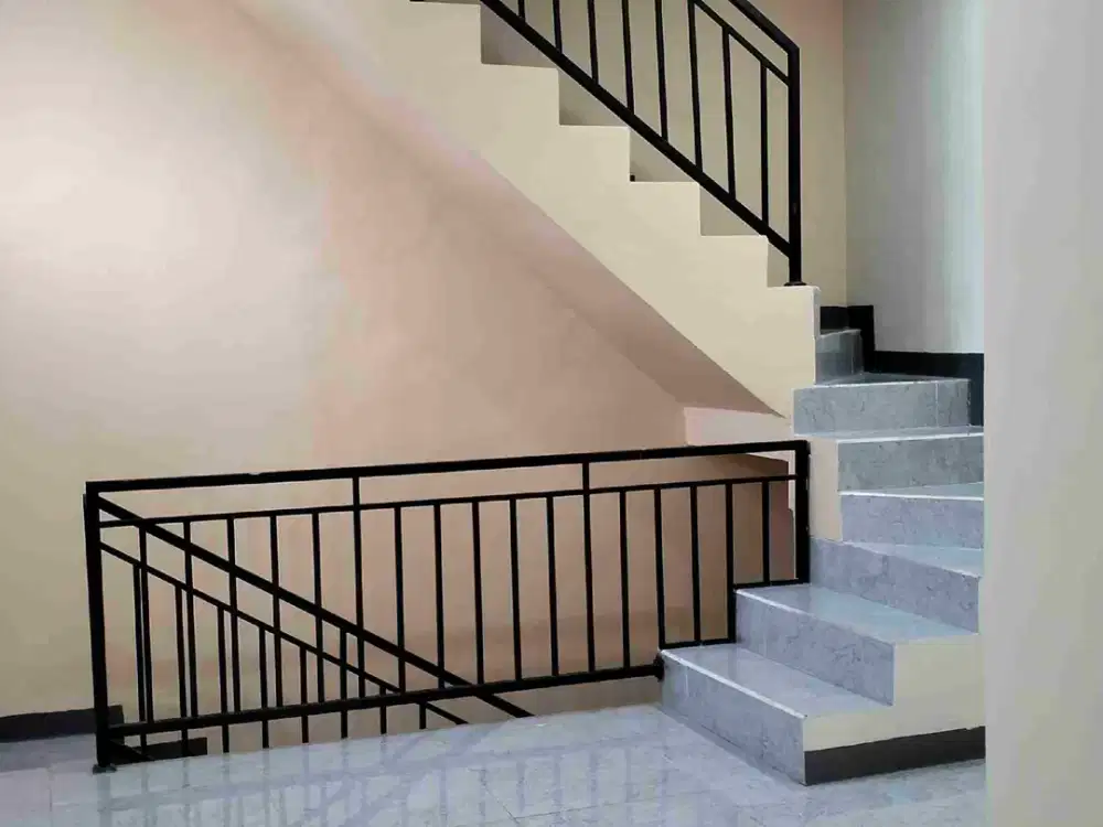 Dijual rumah baru di Sunter Agung Ancol Selatan model ruko bisa cocok untuk salon dagang maupun untuk tinggal.