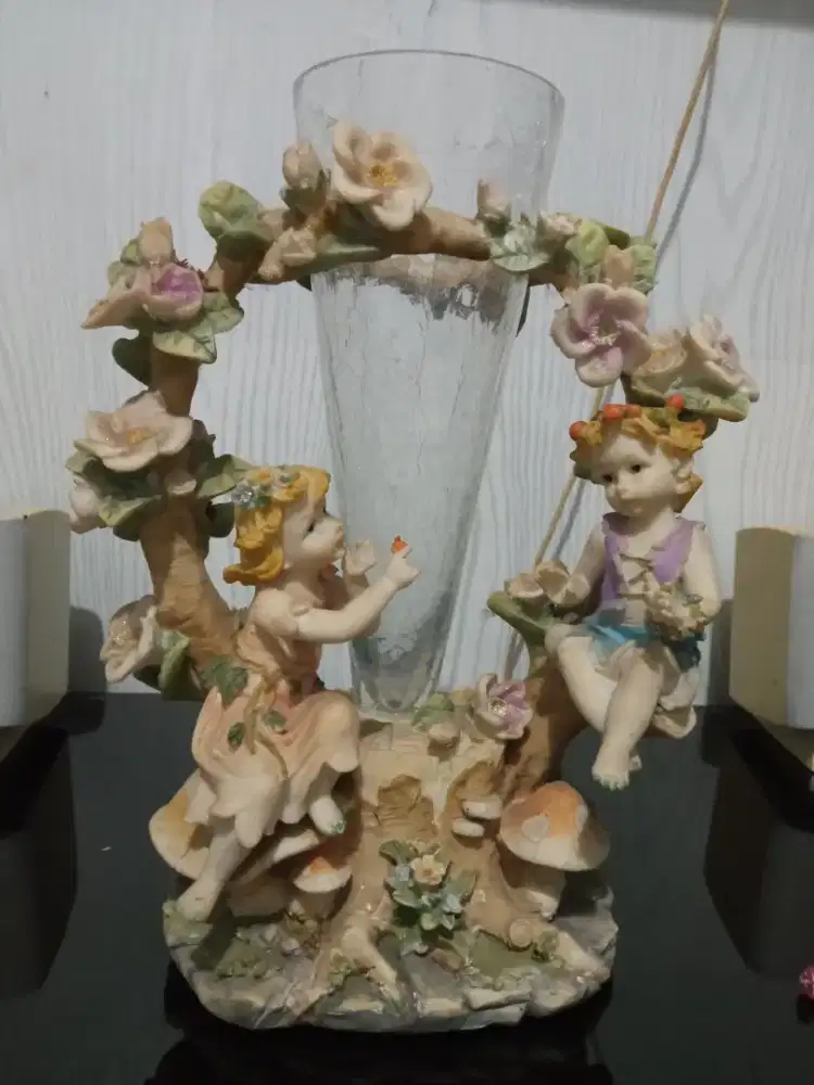 Vas bunga eropa , cantik ,ukiran detail