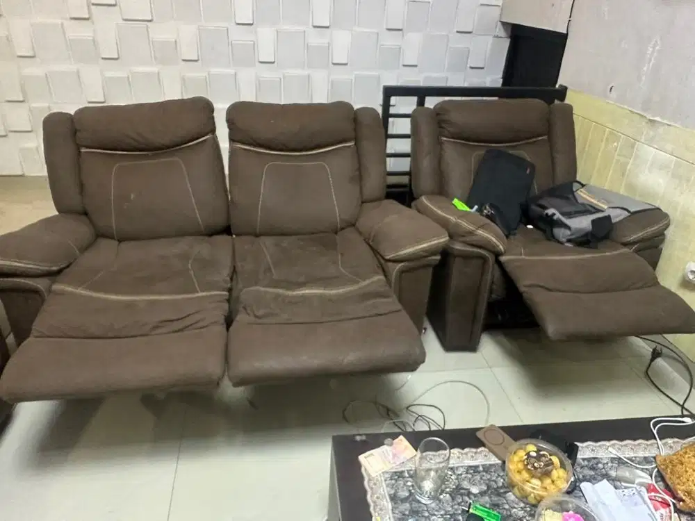 dijual sofa reclining (butuh di service)
