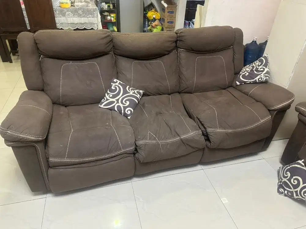 dijual sofa reclining (butuh di service)