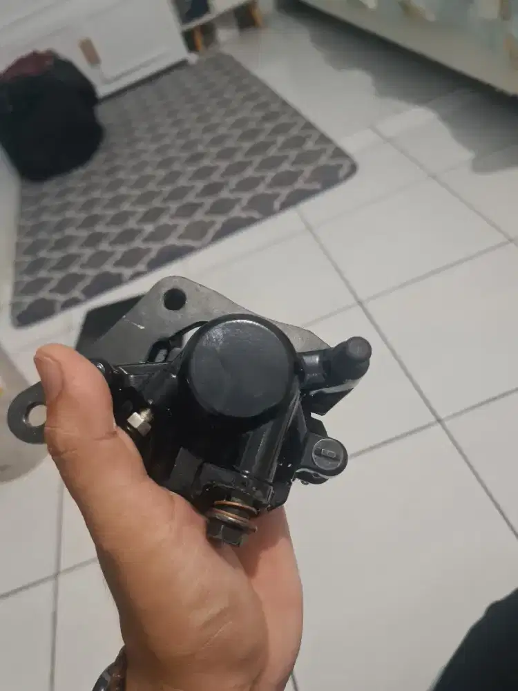 Kaliper depan aerox