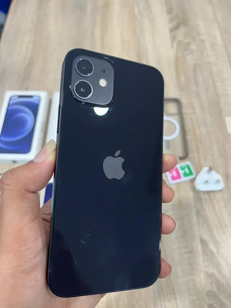 Dijual santai iPhone 12 256GB Black Fullset