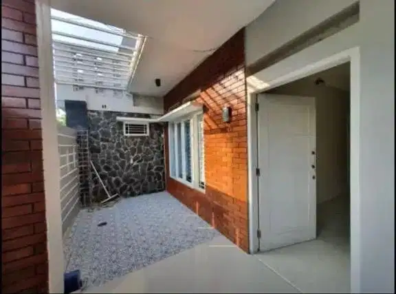 Disewakan Rumah 2 Lantai , Bangunan kokoh, strategis LRT Velodrome