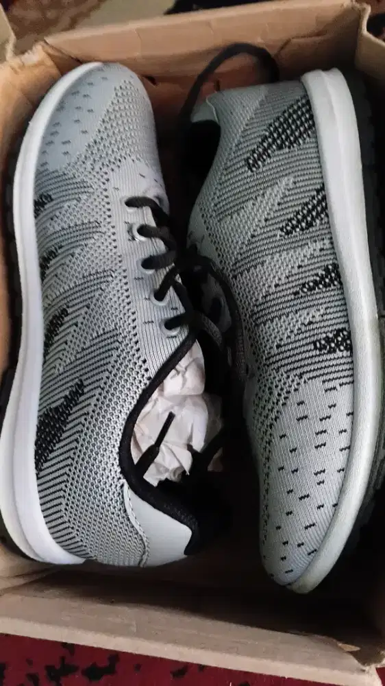 Sepatu New Era size 39