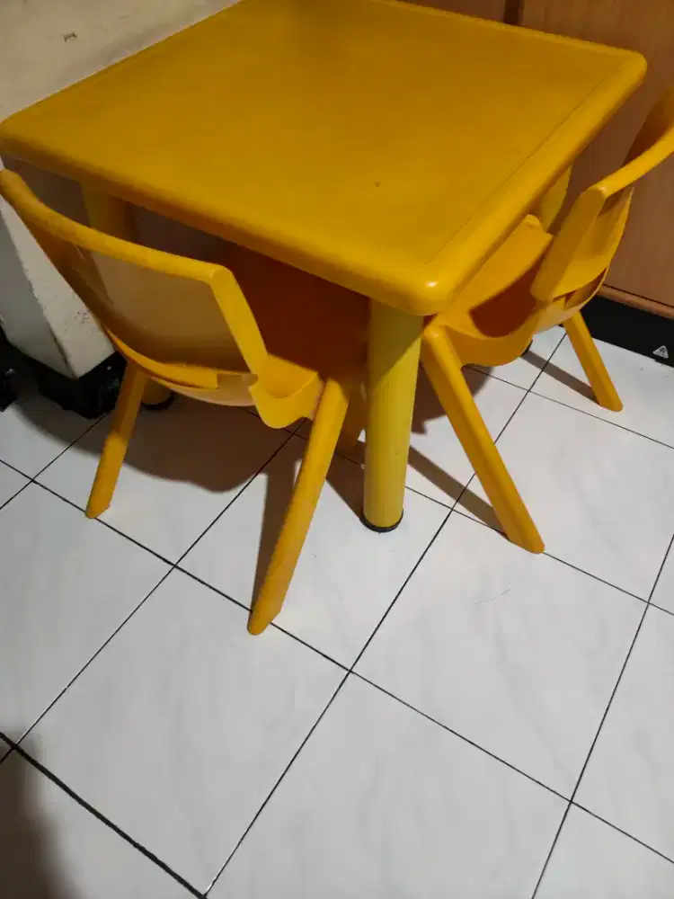 Meja belajar  +kursi 2buah