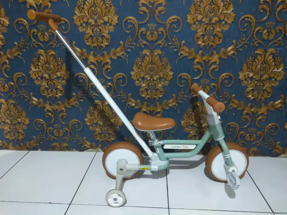 Sepeda anak London taxi