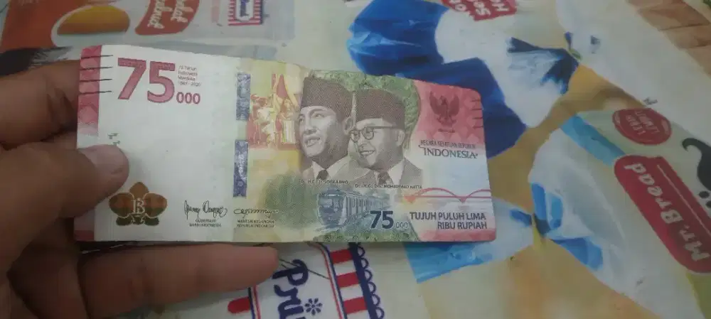 Uang pecahan  75rb