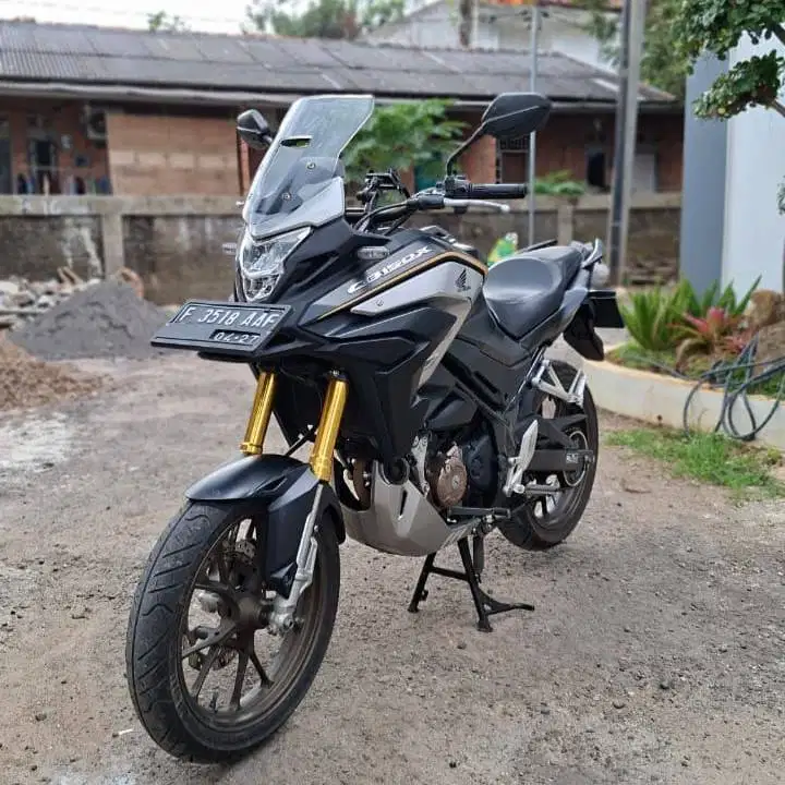Honda CB 150X 2022 KM 7 Ribu Perak