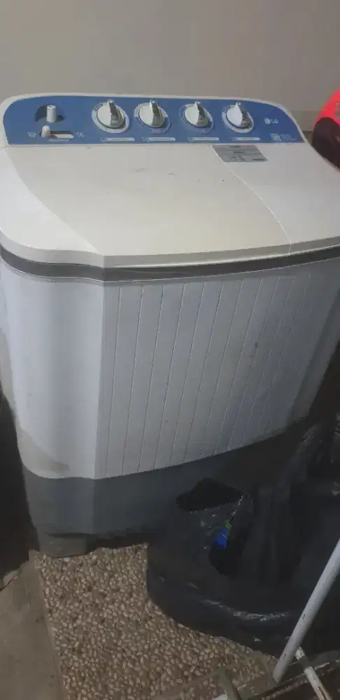 Jual mesin cuci 2 tabung Lg 300rb, jual krn sdh ada yg baru