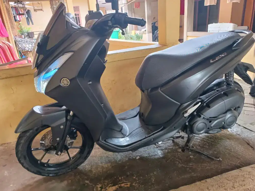Yamaha Lexi 125cc Hitam doff