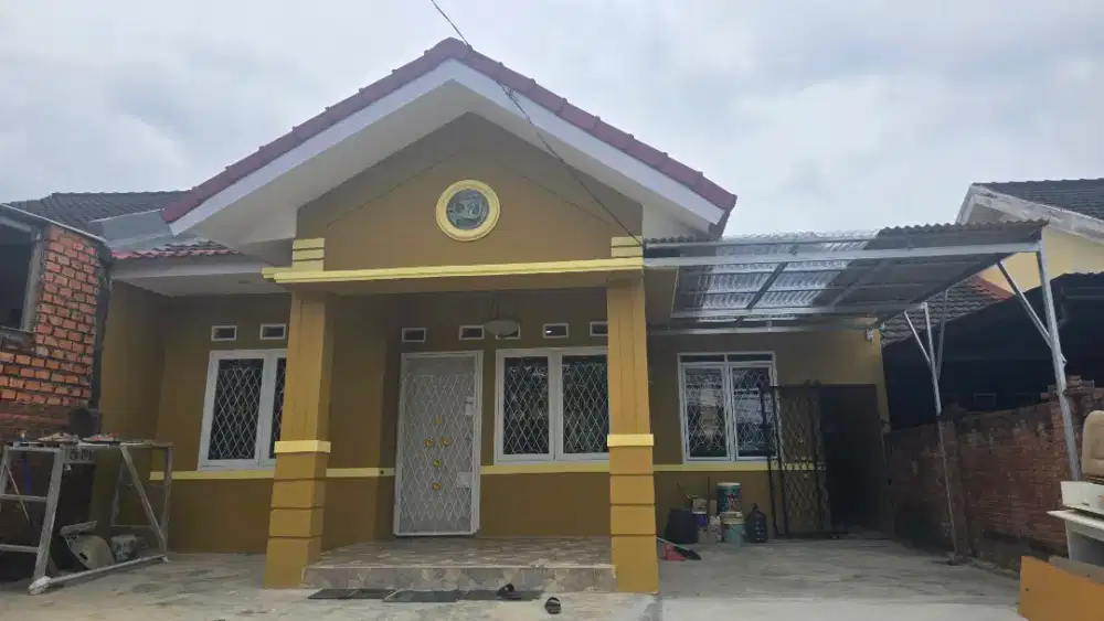 Sewa / Jual Rumah Halaman Luas Dipinggir Jalan Raya HBR. Motik