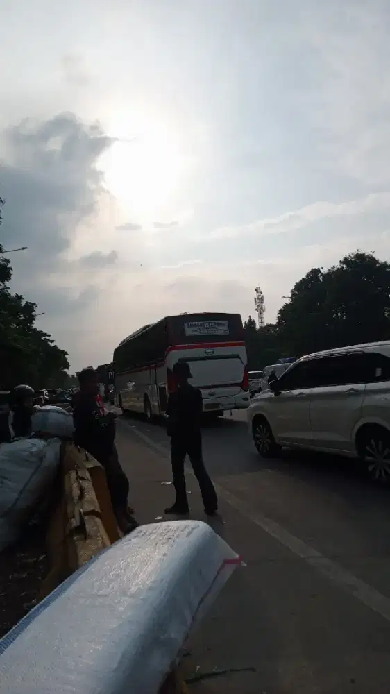 ibu/bapak boss mohon lowongan kerja nya,saya usia 20th