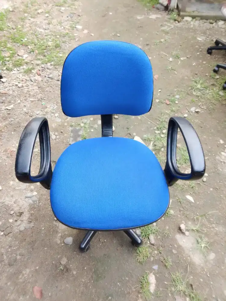 Kursi Kantor Kekinian / Kursi Bekas Murah