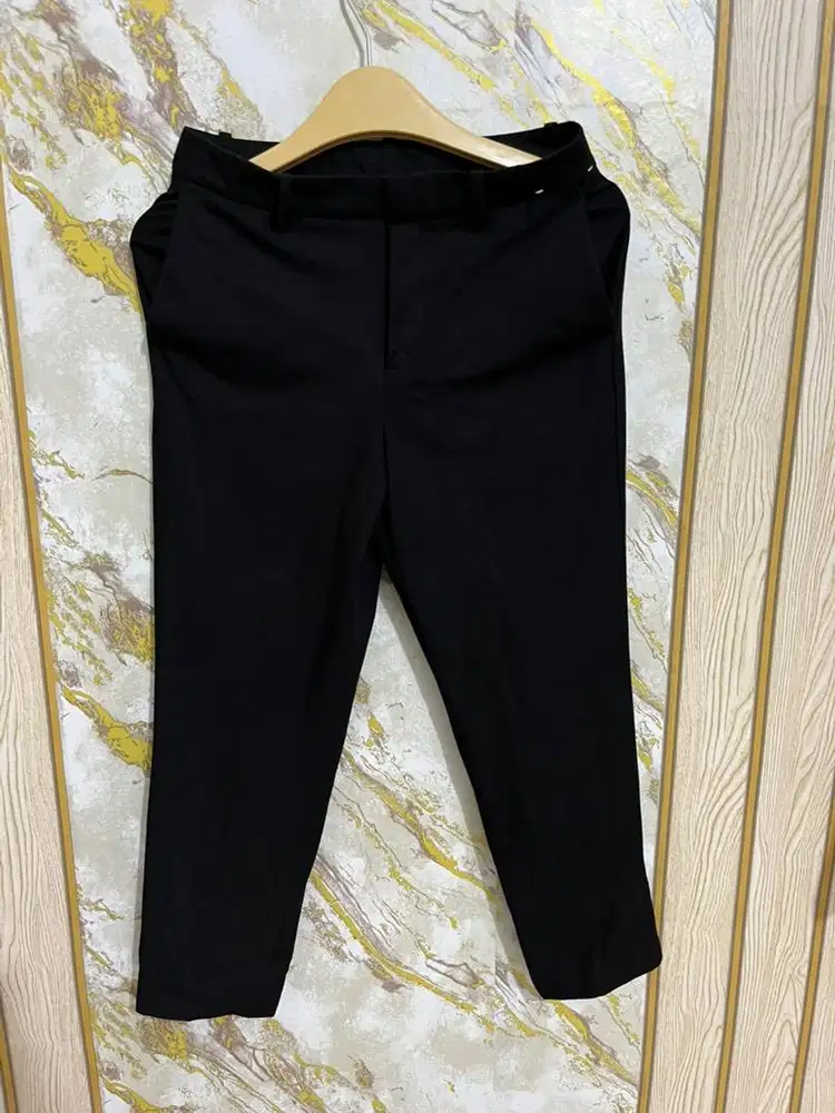Uniqlo Celana Ankle Pants Hitam