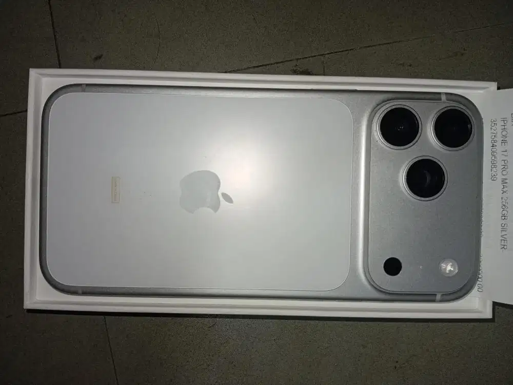 iphone 17 pro max 256 like new