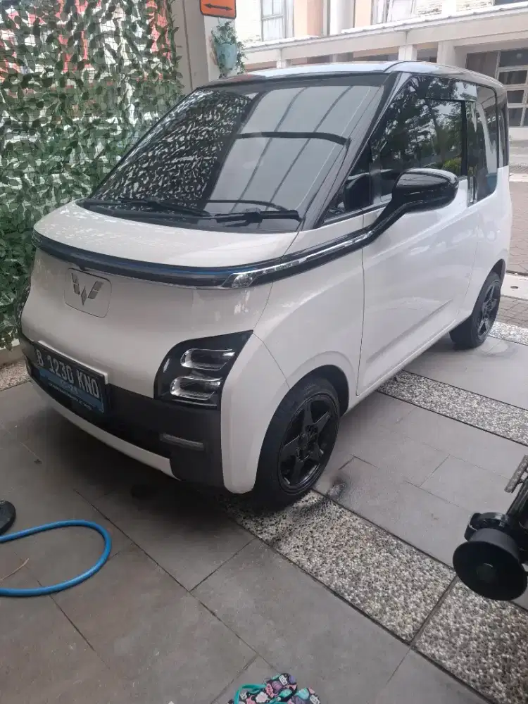 Wuling EV Putih long range
