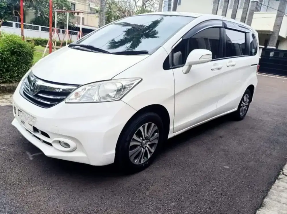 Honda Freed 1.5 PSD thn 2014, matic,  warna putih