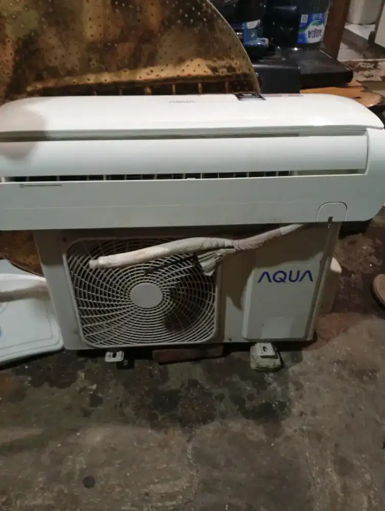 Jual A C merk aqua 1/2 pk apa ada nya