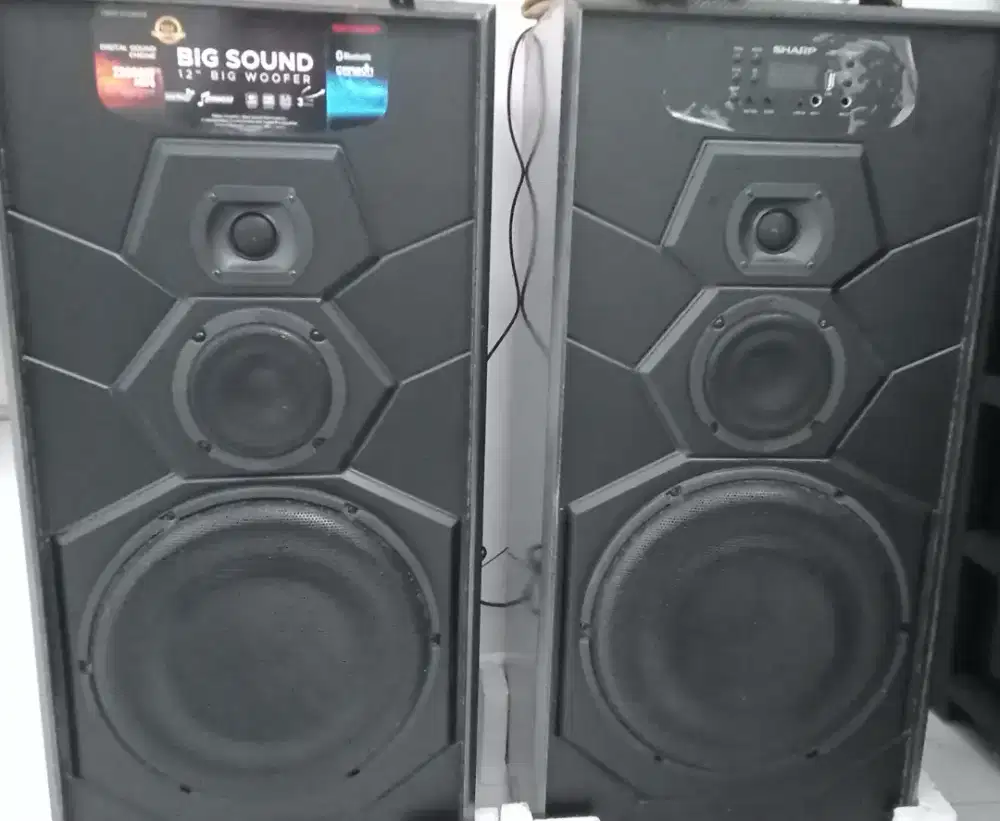 Speaker Sharp uk besar