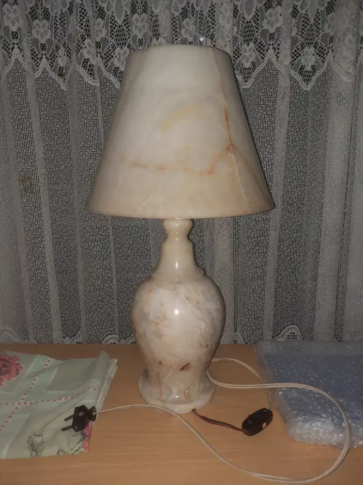 Lampu duduk onyx marmer