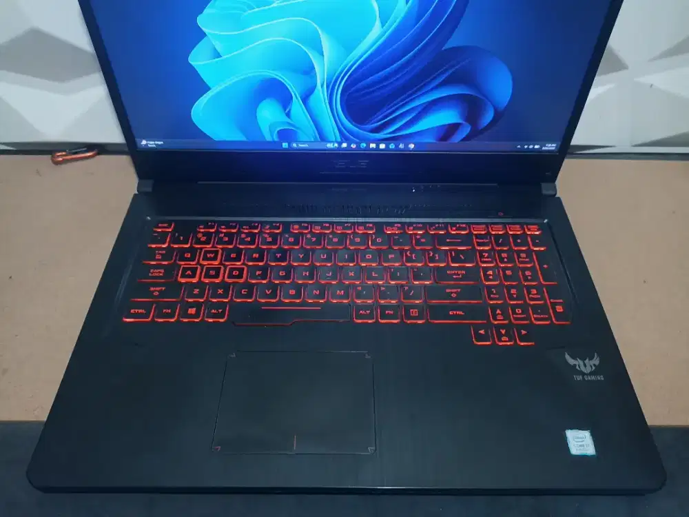 Laptop i7 Asus TUF FX705 i7 Layar 17 SSD 512