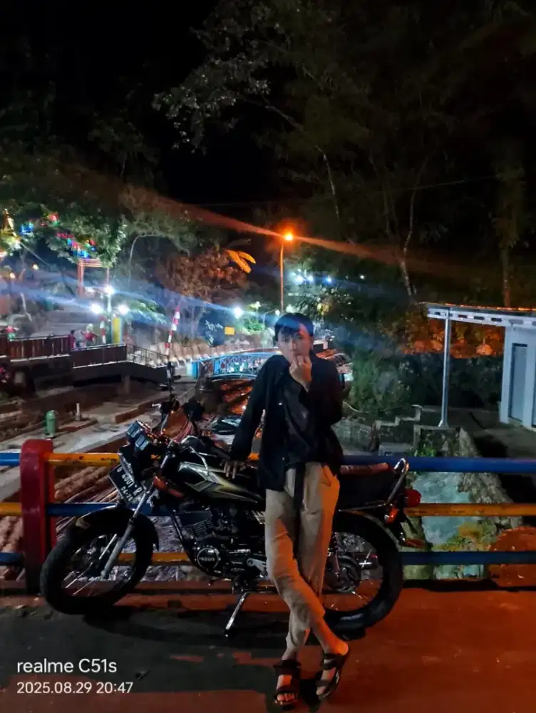 Cari loker apa saja, dan serius bekerja apa saja.