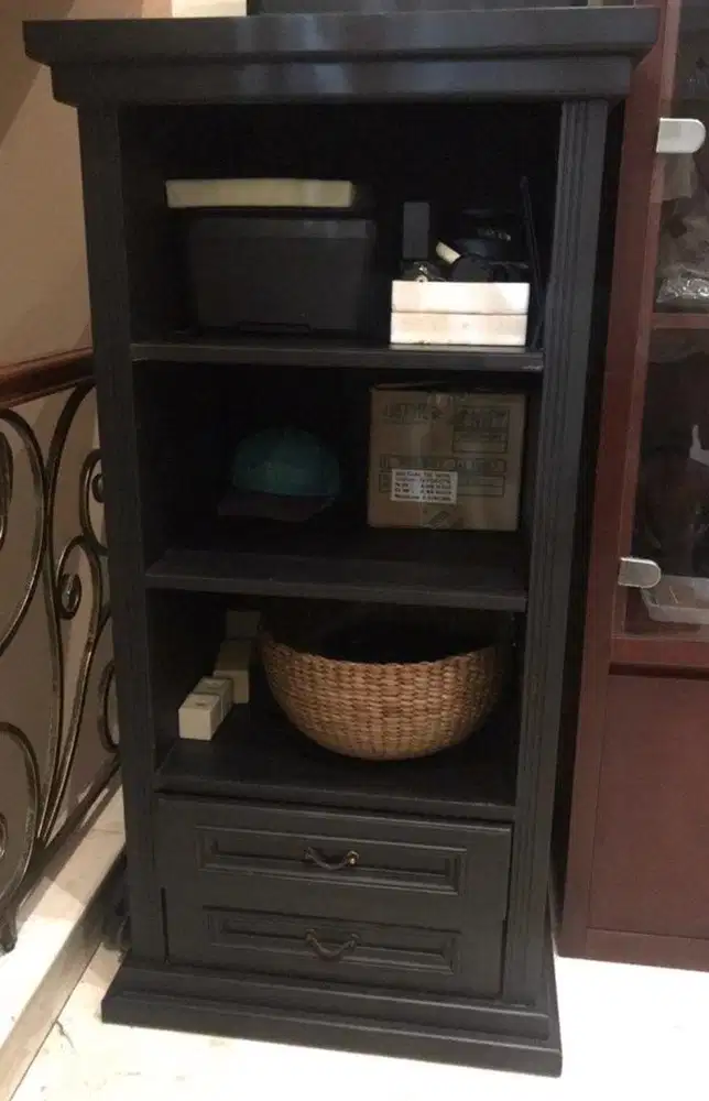 Rak serbaguna dengan laci