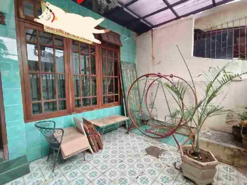 Rumah hitung tanah pinggir jalan dan bebas banjir di daerah Tomang Asli Jakarta Barat