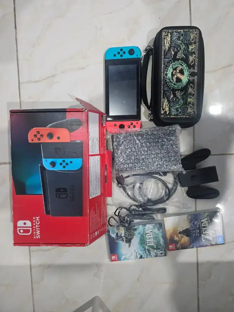 Nintendo Switch V2 64GB OFW Fullset Mulus + Zelda BOTW+ Zelda TOTK