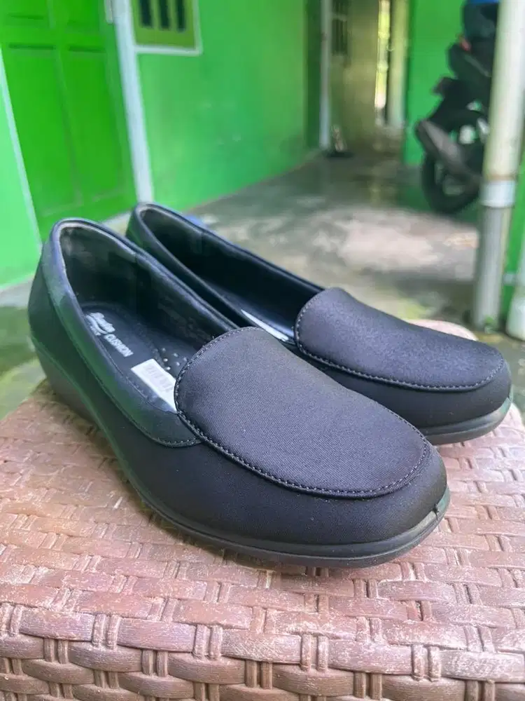 Sepatu wedges hak 4cm merk.bata
