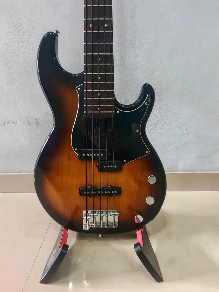 Bass Yamaha BB435