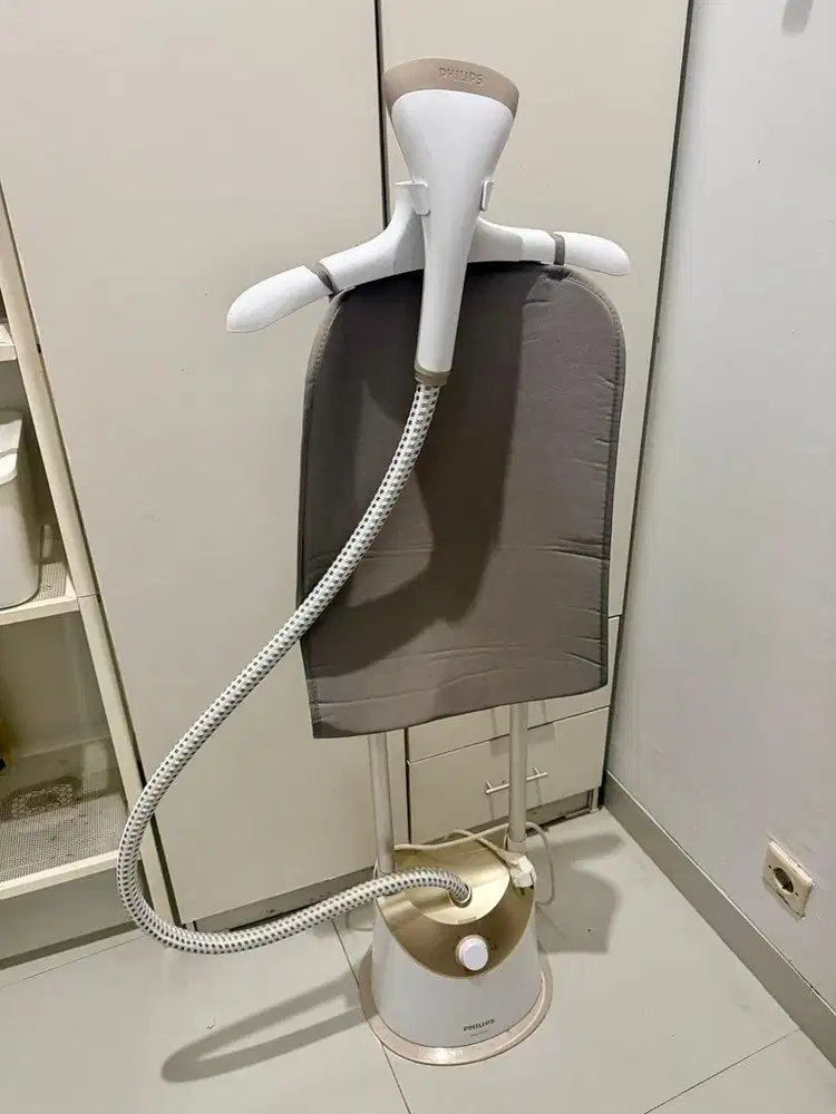 Preloved Philips Garment Steamer GC488/60