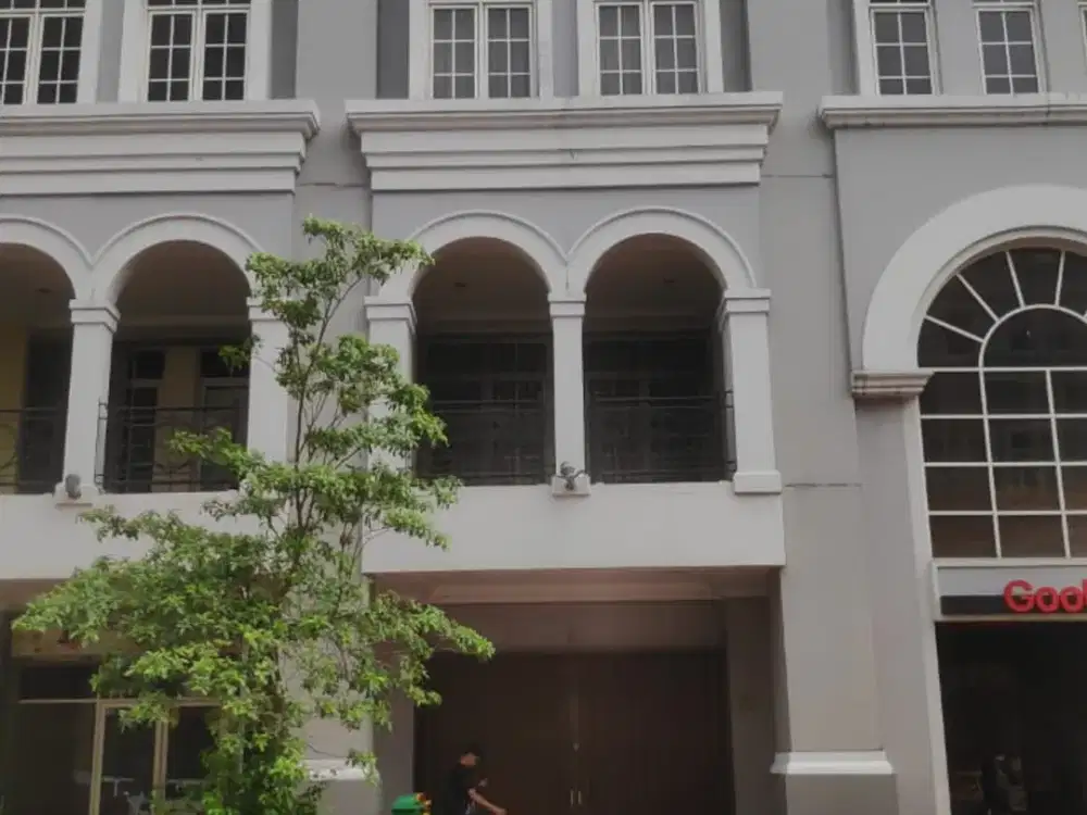 Ruko 4lt strategis siap pakai di MOI Kelapa Gading Square - Jakarta Utara