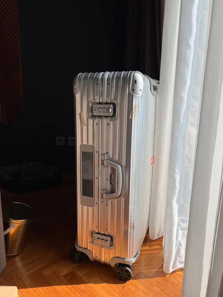 RIMOWA Topas Stealth 77