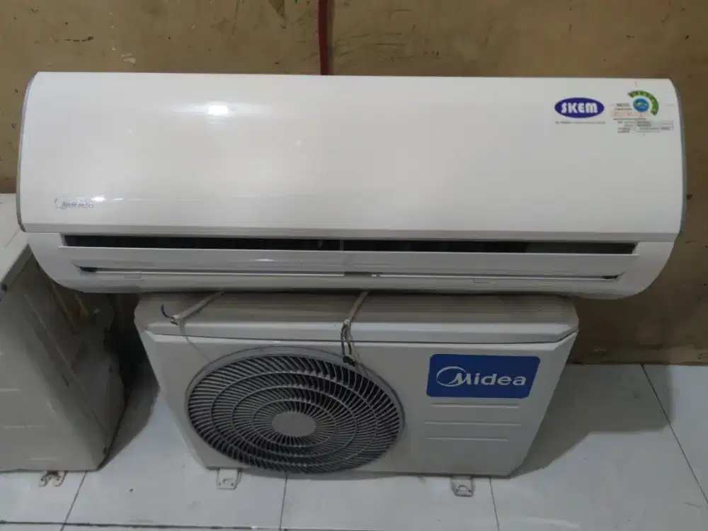 Ac midea 1pk masih mulus dan garansi