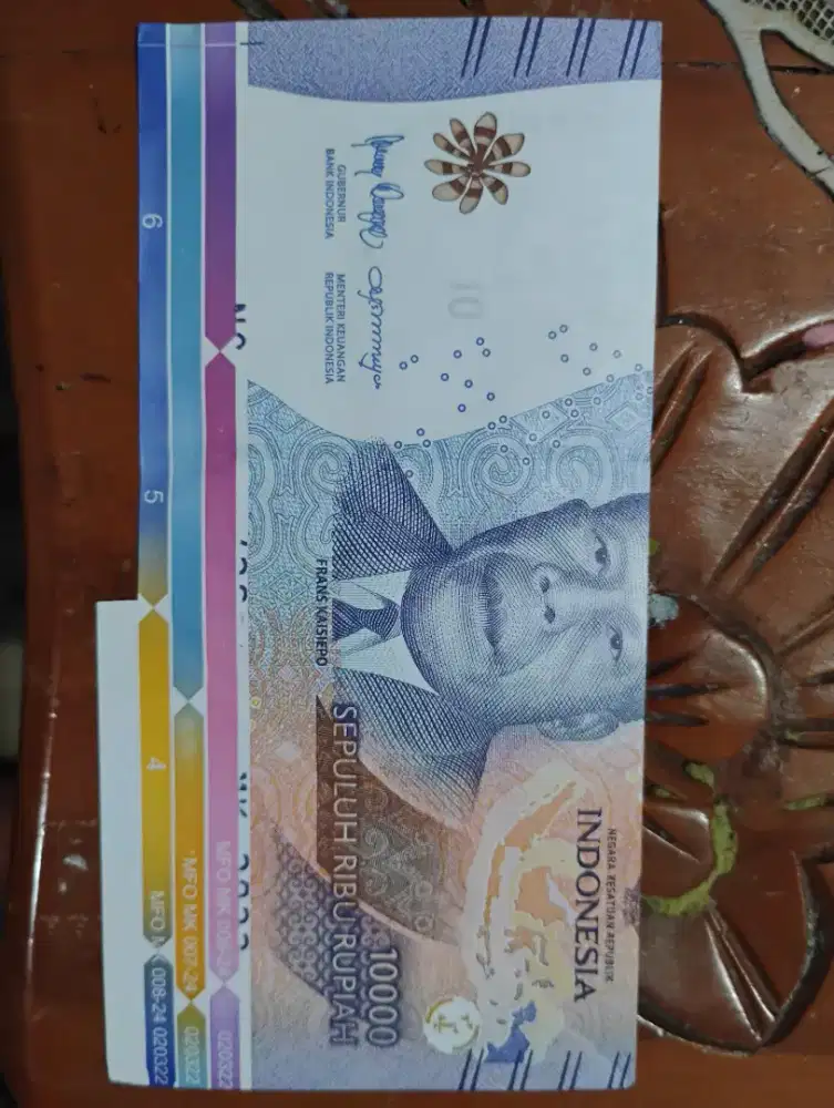 Uang unik salah potong