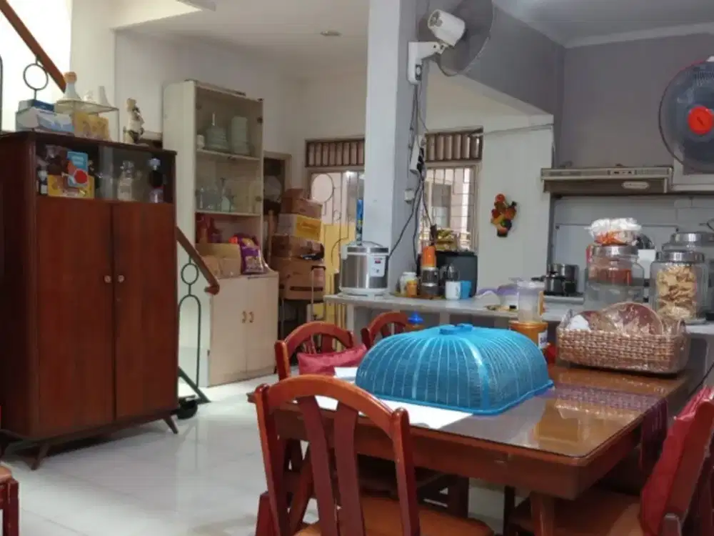 Rumah siap huni lebar 10 meter pinggir jalan raya di Kartini Jakarta Pusat