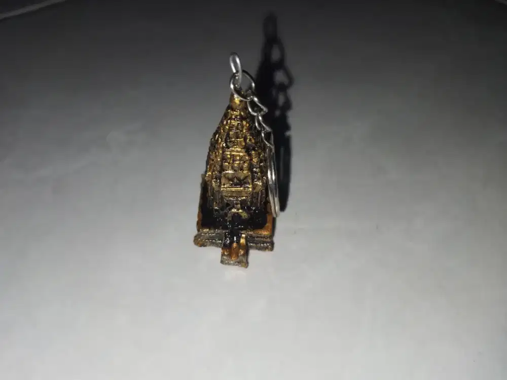 Gantungan kunci bahan batu campuran ada 2pcs, motif candi, P2,5 L2,5cm