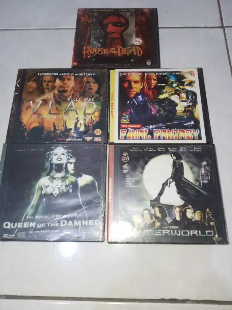 Koleksi vcd horror dracula zombie ada 5judul 10pcs, masing2 ada 2pcs