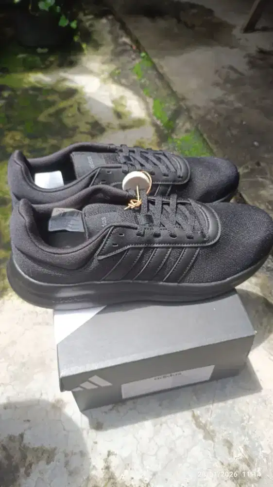 Sepatu Adidas  Lite Racer 4,0 size 42