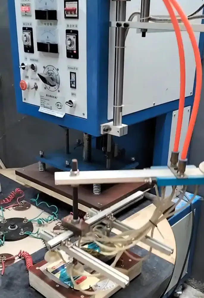 Mesin blister round table automatic