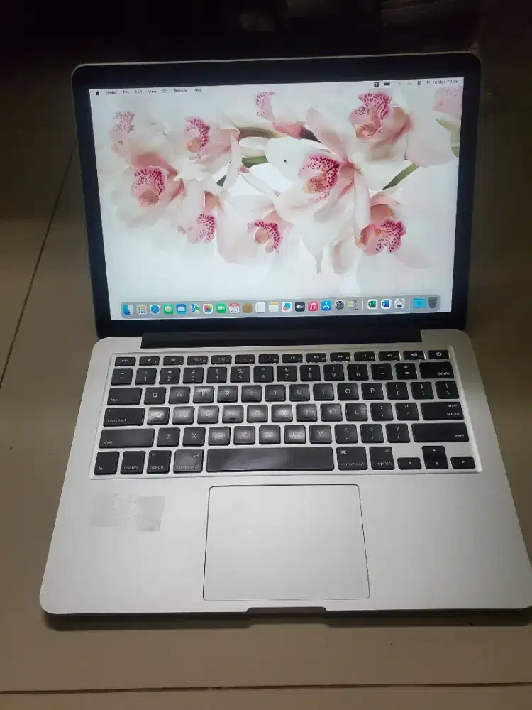 macbook pro 2015 i7 16gb  ssd 512 GB normal tinggal pakai saja