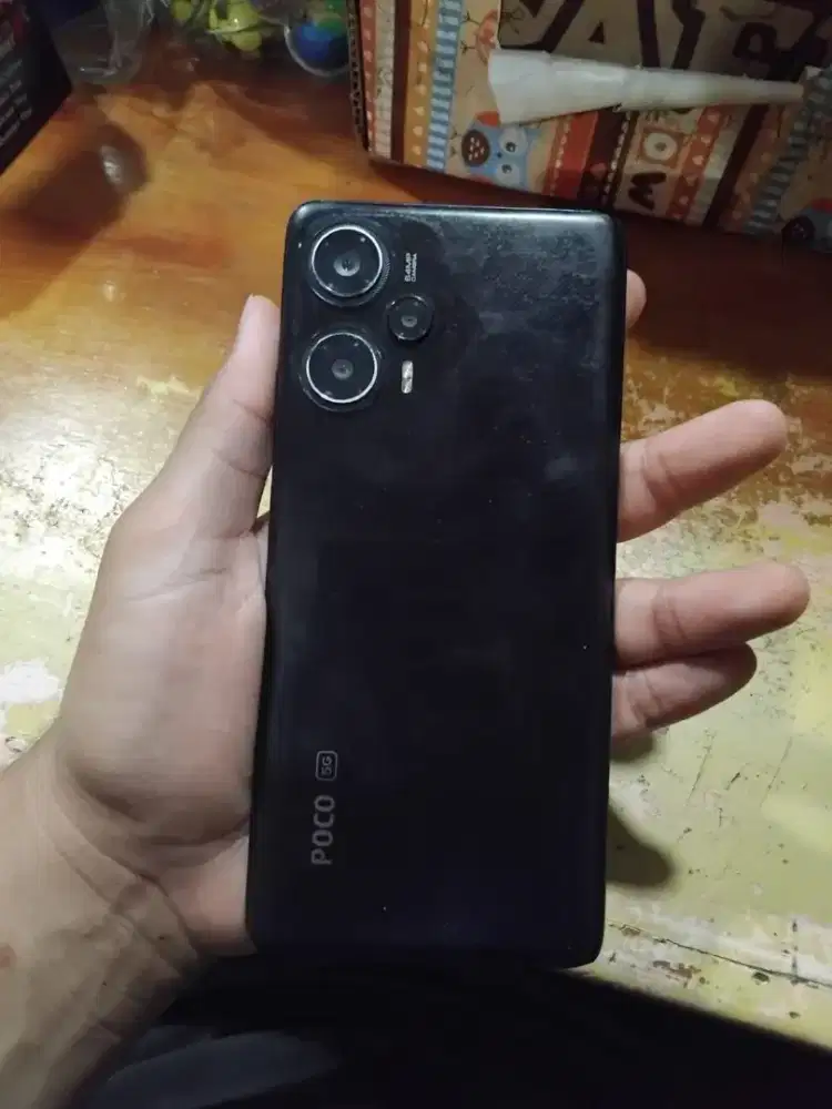 Jual santai poco f5 12/256 + minus pemakaian aja (box + charger ori)